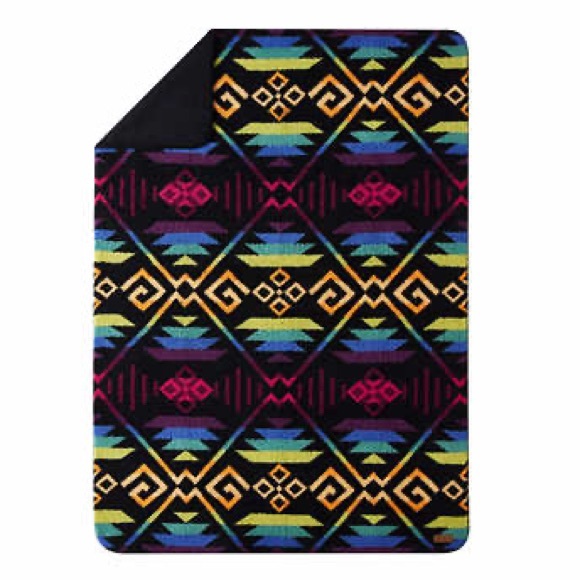 Pendleton Sherpa Fleece Throw - Picture 3 of 3